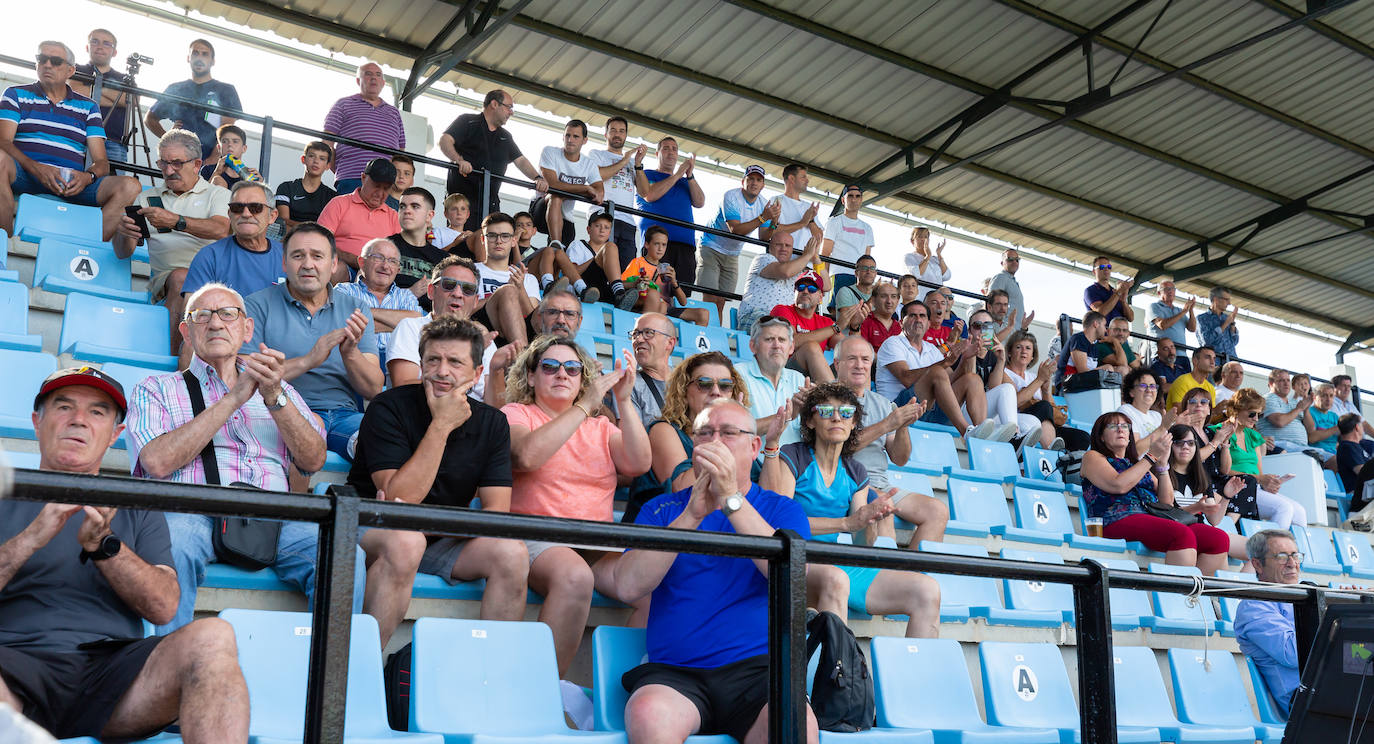 Fotos: Dulce estreno del Arnedo en Segunda RFEF