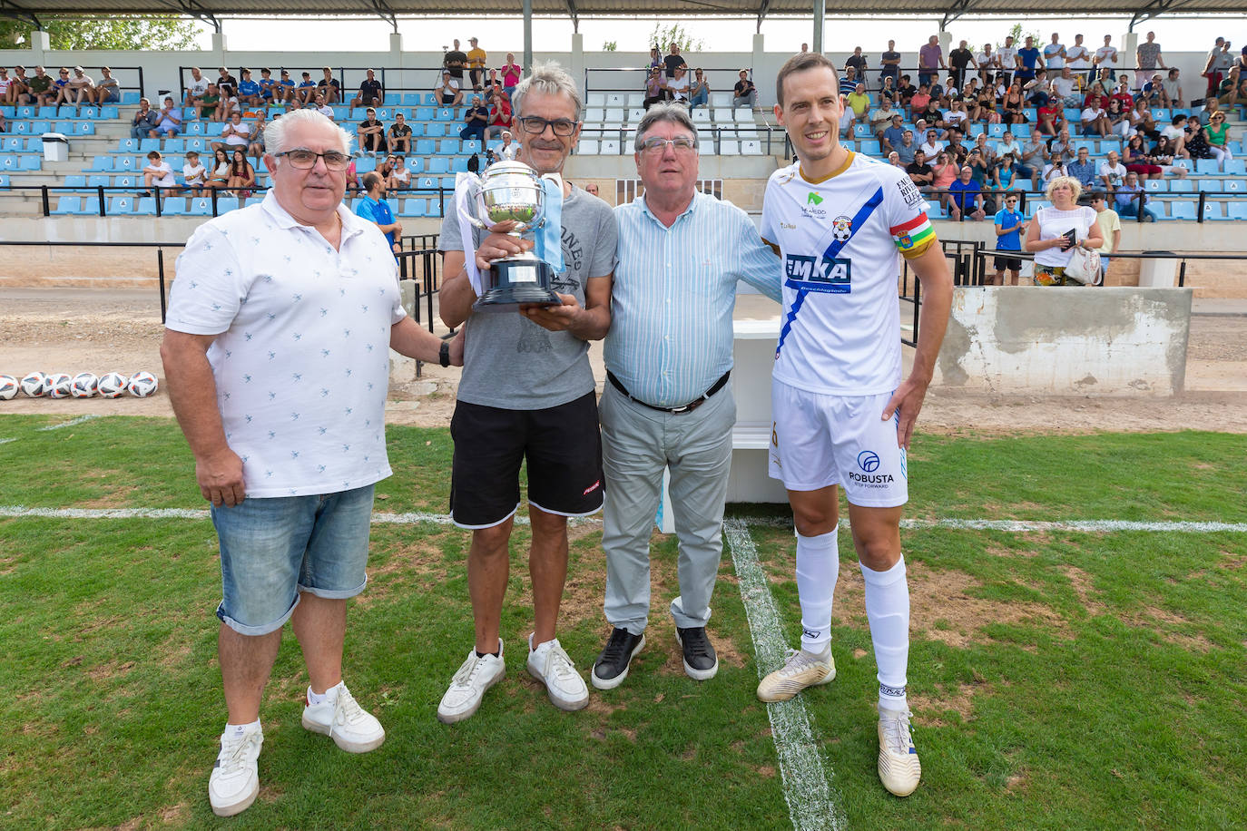 Fotos: Dulce estreno del Arnedo en Segunda RFEF