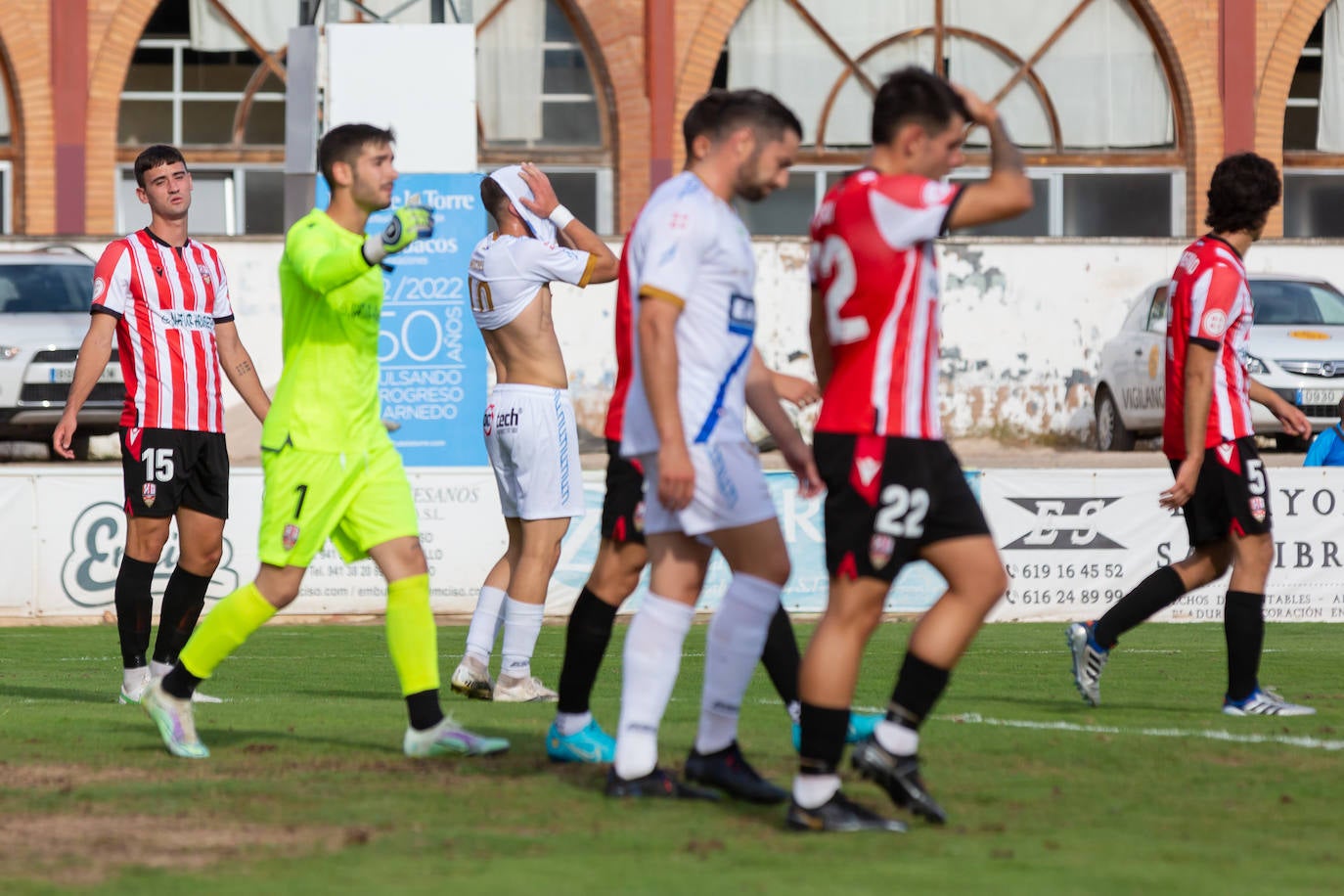 Fotos: Dulce estreno del Arnedo en Segunda RFEF