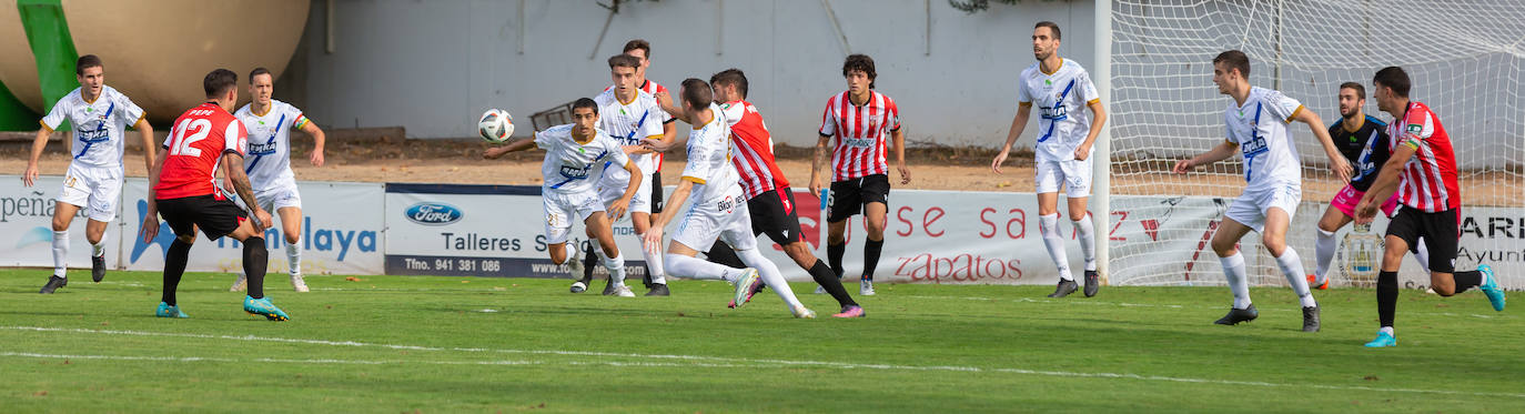 Fotos: Dulce estreno del Arnedo en Segunda RFEF