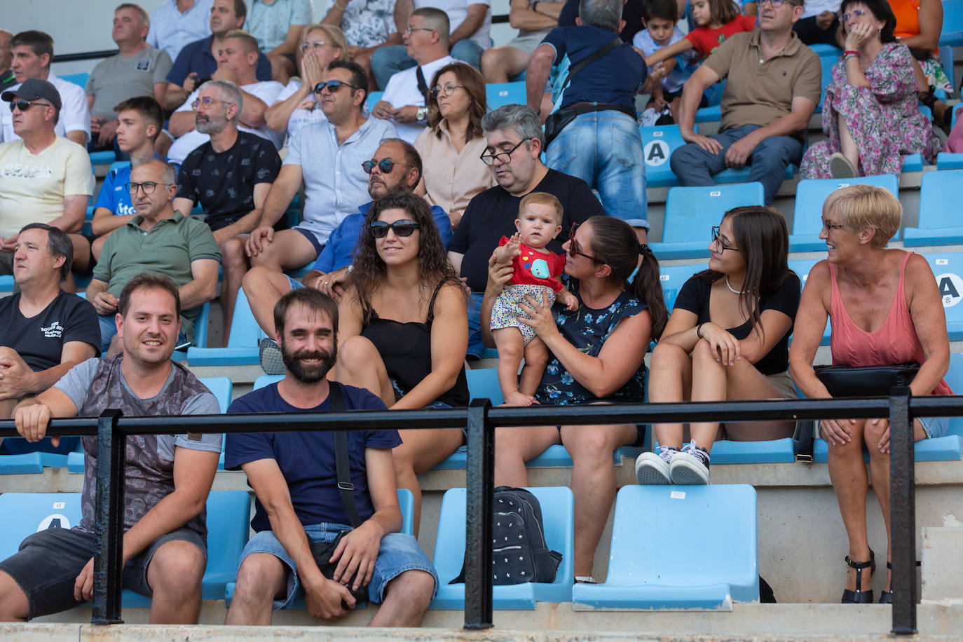 Fotos: Dulce estreno del Arnedo en Segunda RFEF