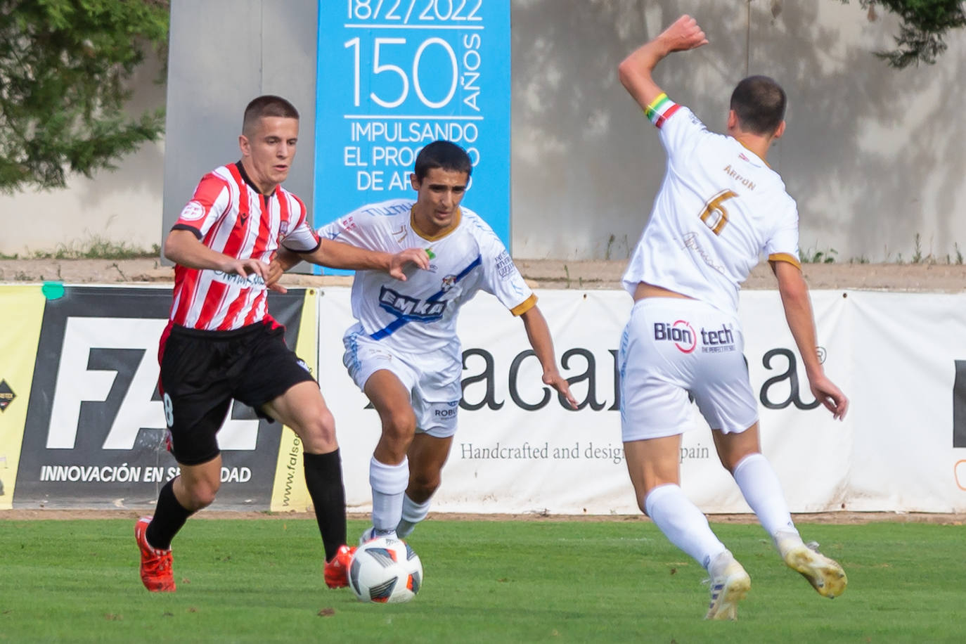 Fotos: Dulce estreno del Arnedo en Segunda RFEF