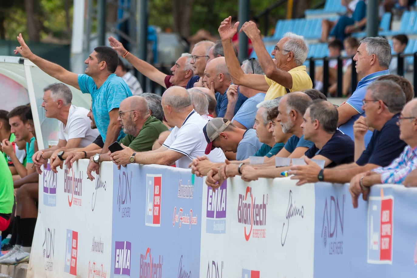 Fotos: Dulce estreno del Arnedo en Segunda RFEF