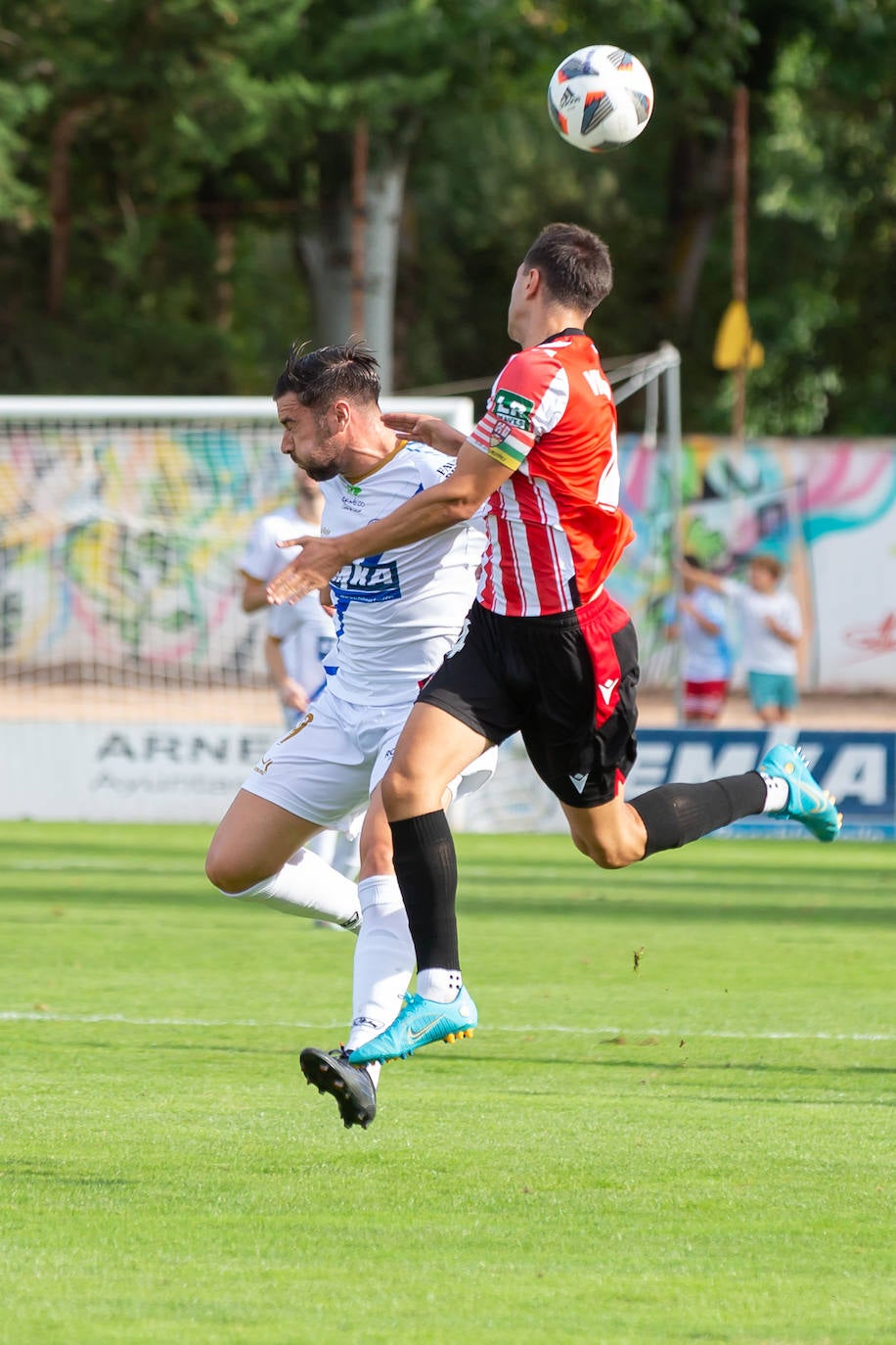 Fotos: Dulce estreno del Arnedo en Segunda RFEF