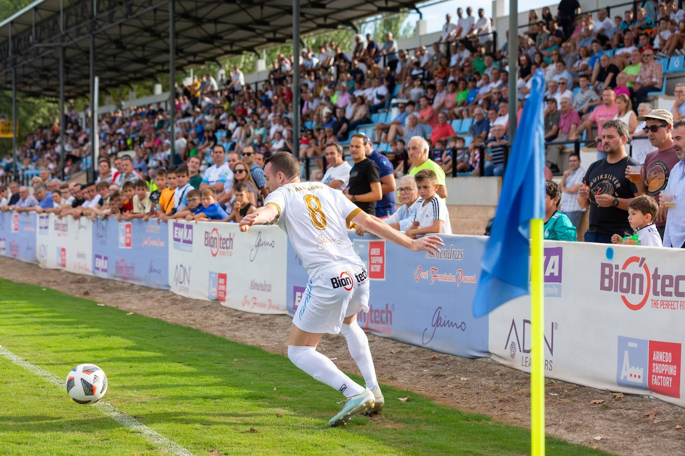 Fotos: Dulce estreno del Arnedo en Segunda RFEF