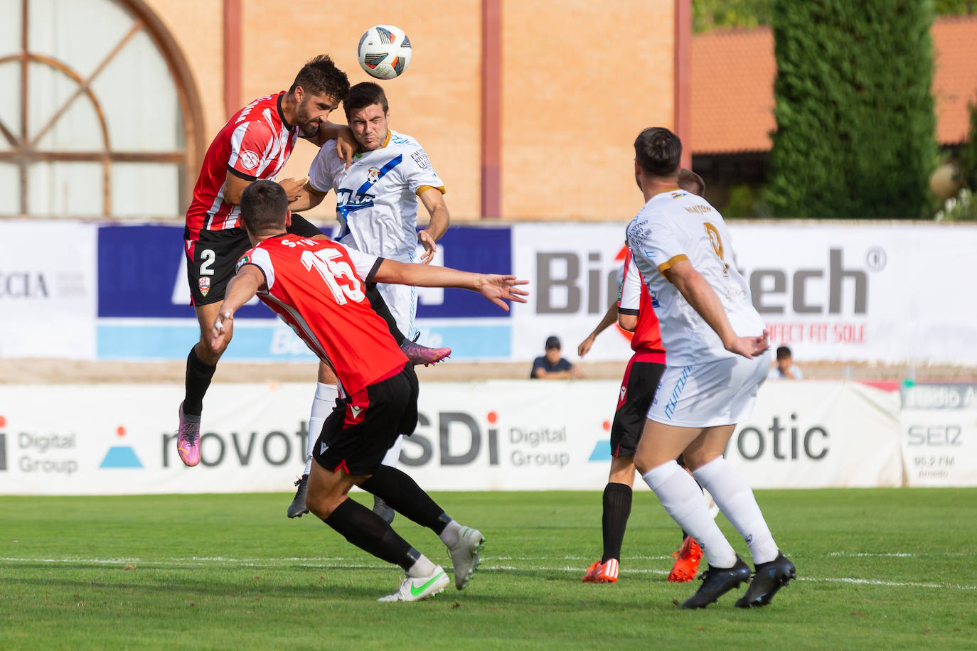 Fotos: Dulce estreno del Arnedo en Segunda RFEF