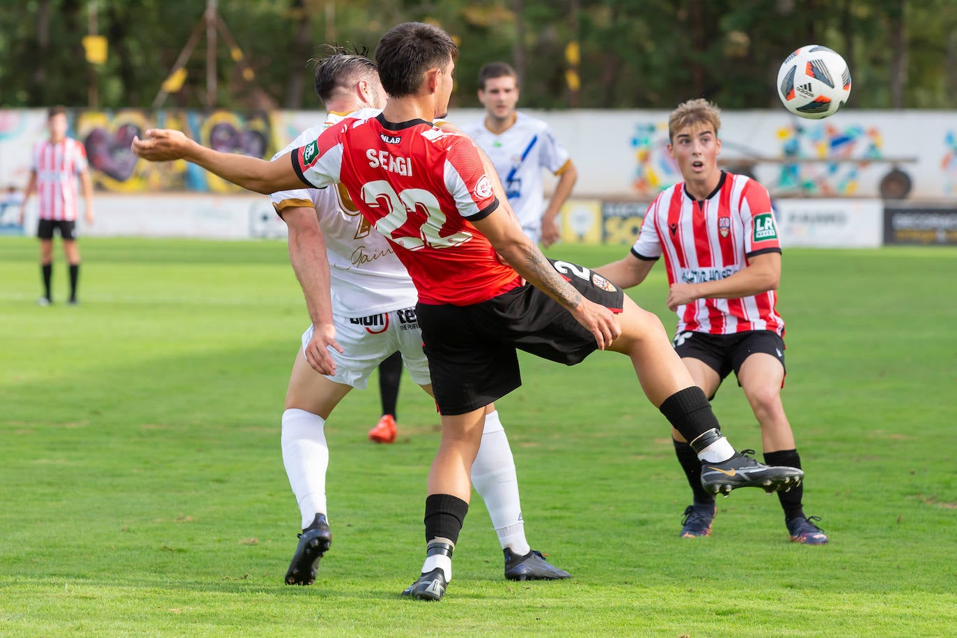 Fotos: Dulce estreno del Arnedo en Segunda RFEF