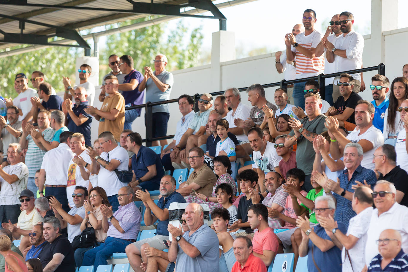 Fotos: Dulce estreno del Arnedo en Segunda RFEF