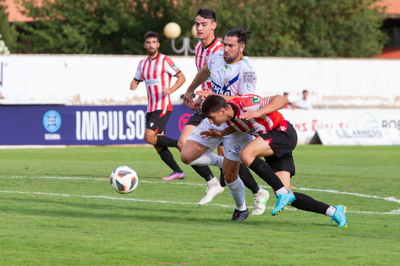 Fotos: Dulce estreno del Arnedo en Segunda RFEF