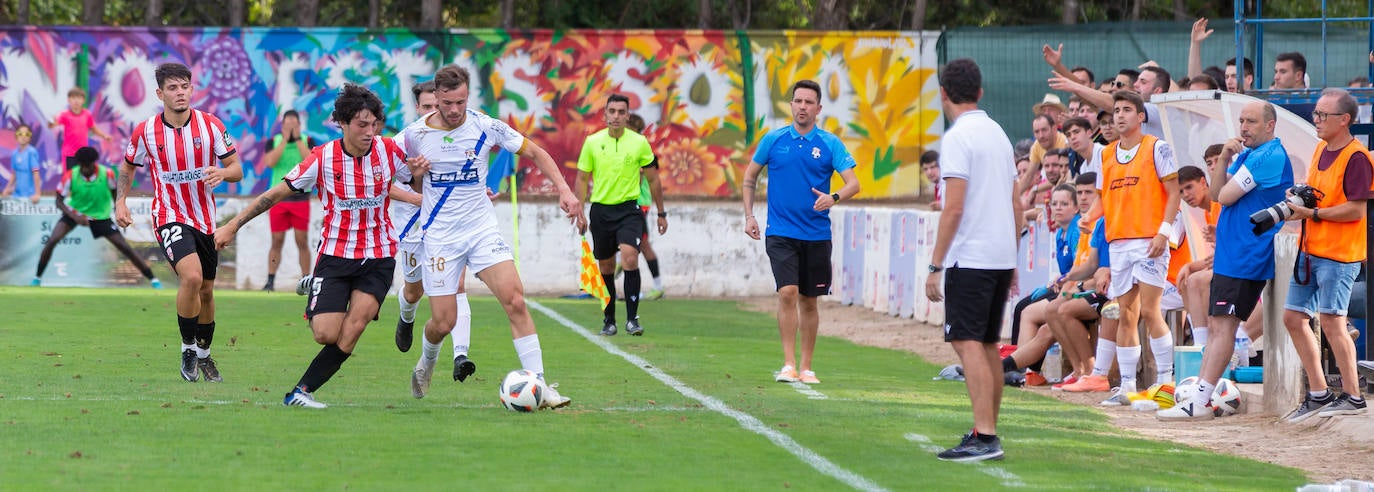 Fotos: Dulce estreno del Arnedo en Segunda RFEF