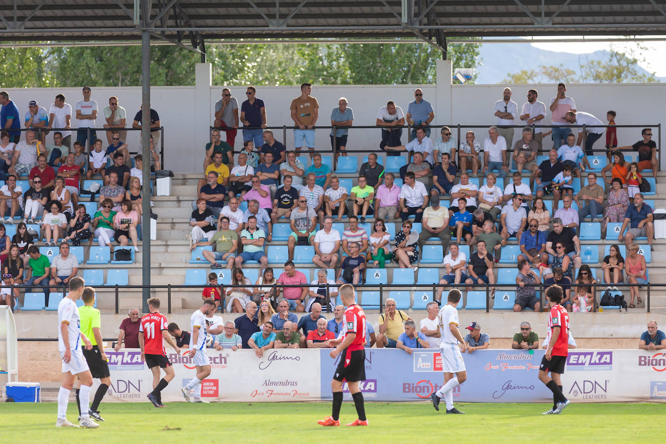 Fotos: Dulce estreno del Arnedo en Segunda RFEF