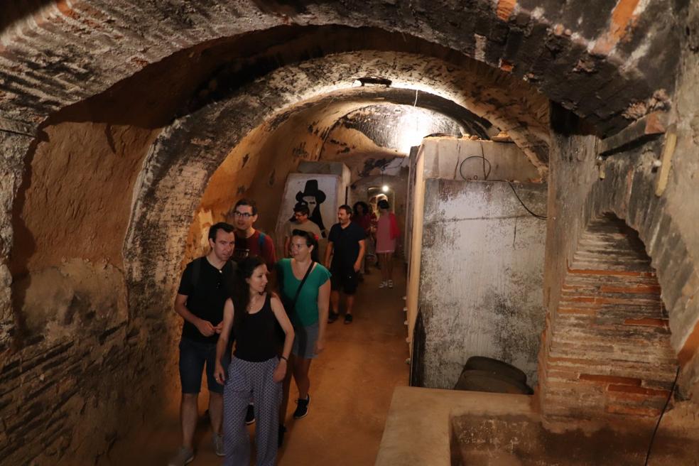 El público descubrió los calados tradicionales de la calle San Miguel, desconocidos para buena parte de los arnedanos y para los visitantes. 