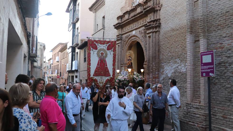 Los alfareños honran a la Virgen del Burgo