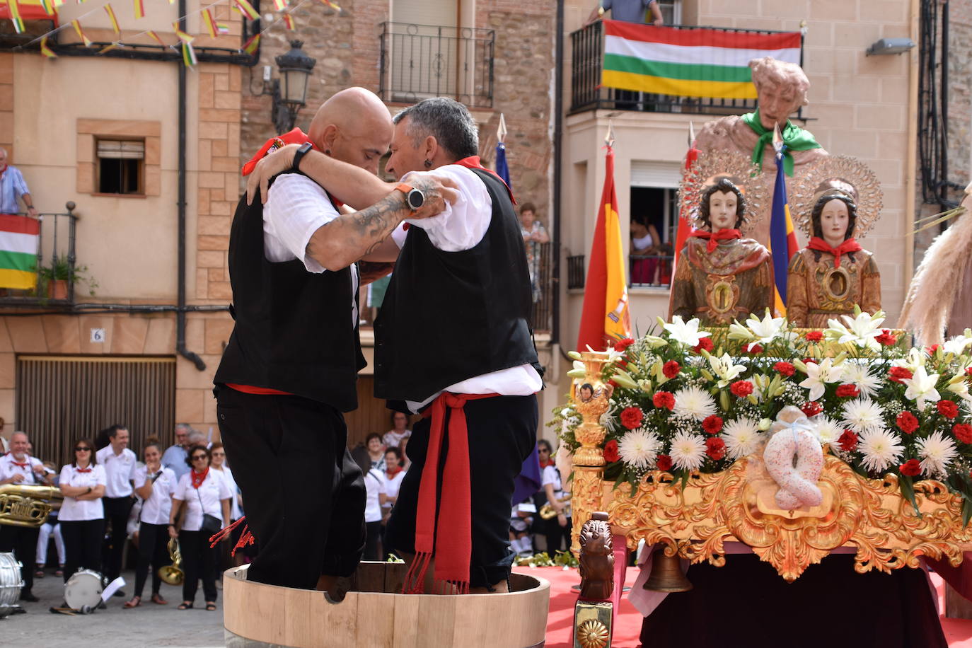 Fotos: Día de San Adrián y Santa Natalia con el tradicional pisado de uvas en Autol