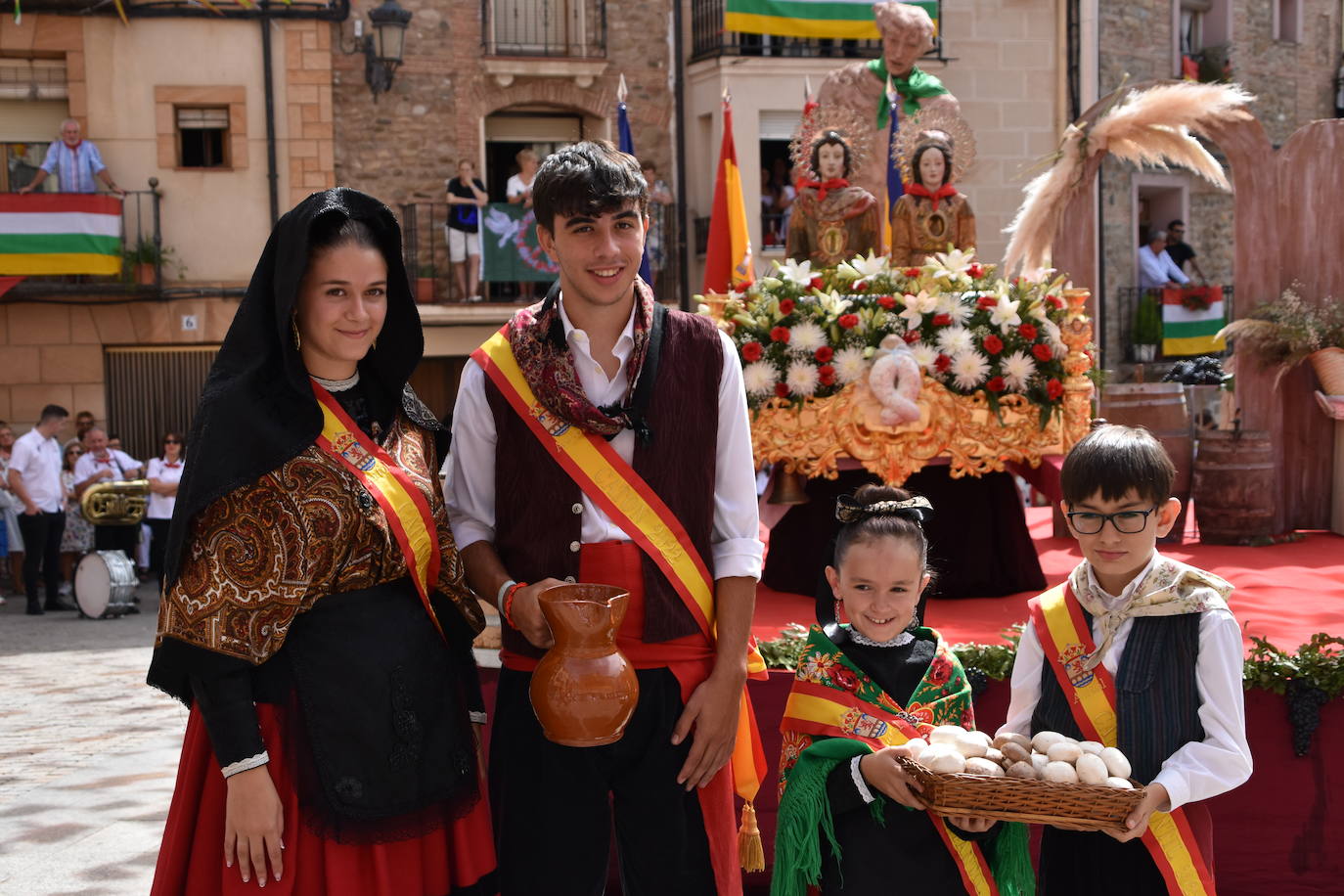 Fotos: Día de San Adrián y Santa Natalia con el tradicional pisado de uvas en Autol