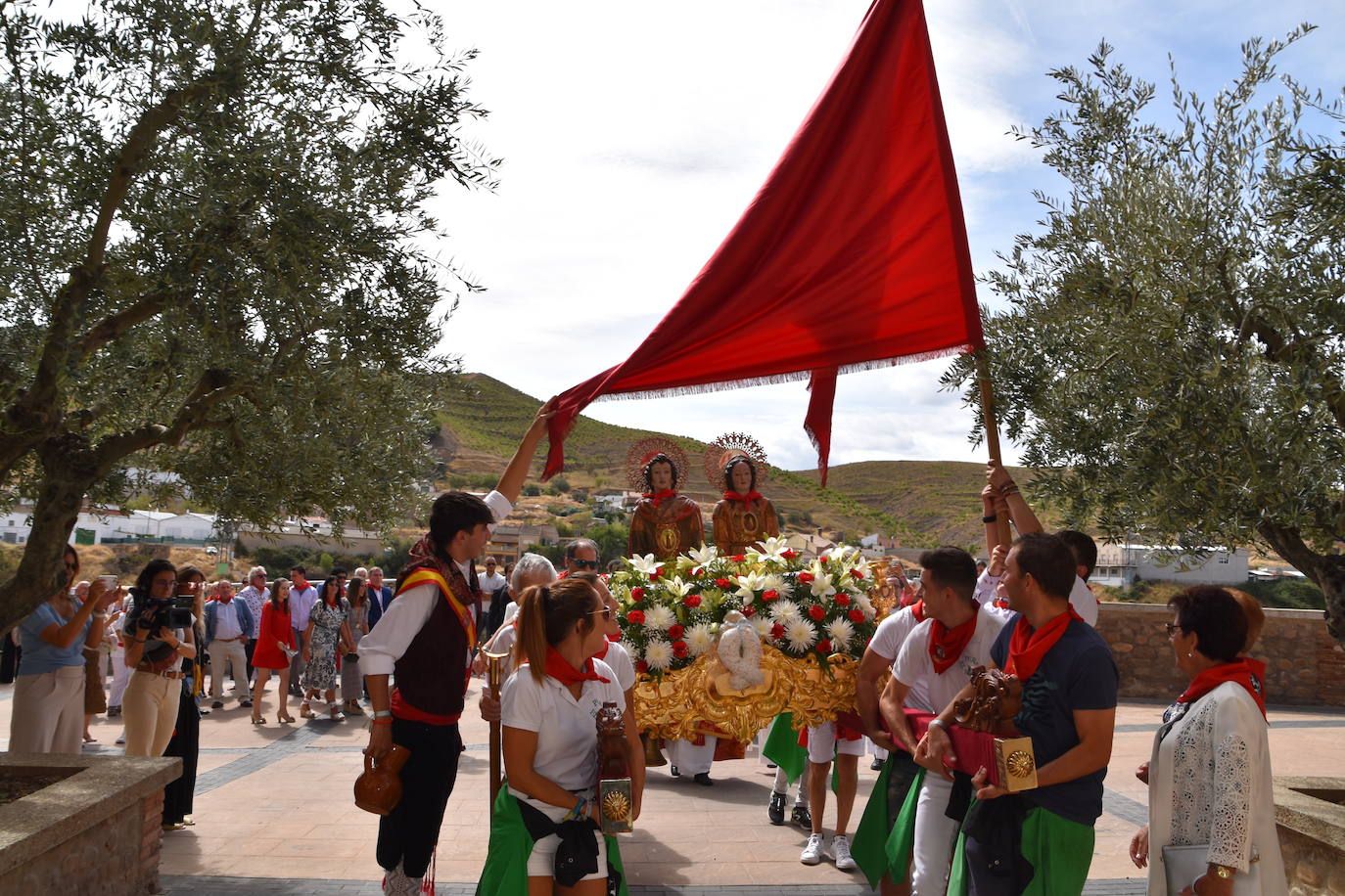 Fotos: Día de San Adrián y Santa Natalia con el tradicional pisado de uvas en Autol