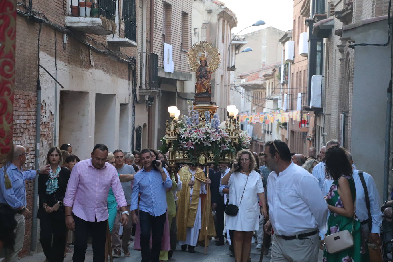 Fotos: Los alfareños honran a la Virgen del Burgo