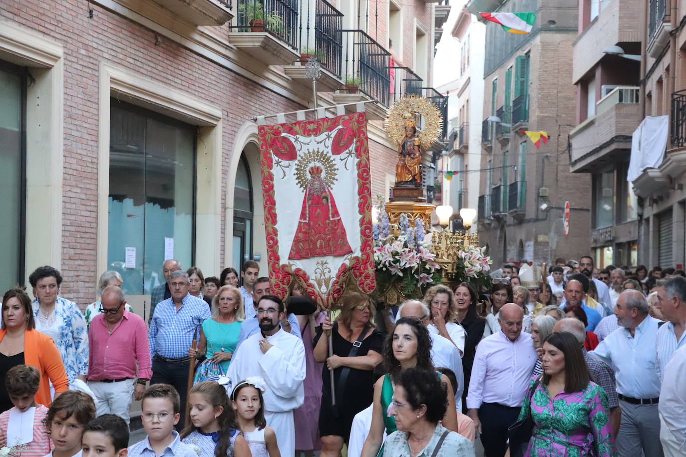 Fotos: Los alfareños honran a la Virgen del Burgo