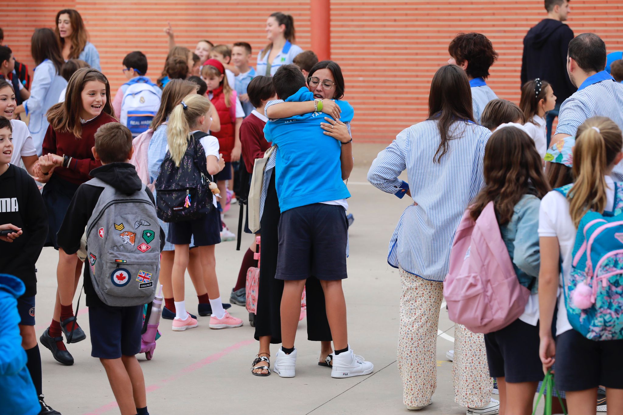 Alumnos y alumnas de Marianistas, en su entrada al colegio