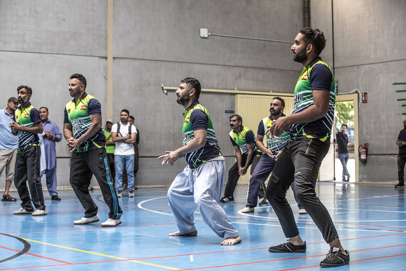 Fotos: La comunidad pakistaní en Europa se vuelca en Logroño con el torneo solidario de shooting volleyball