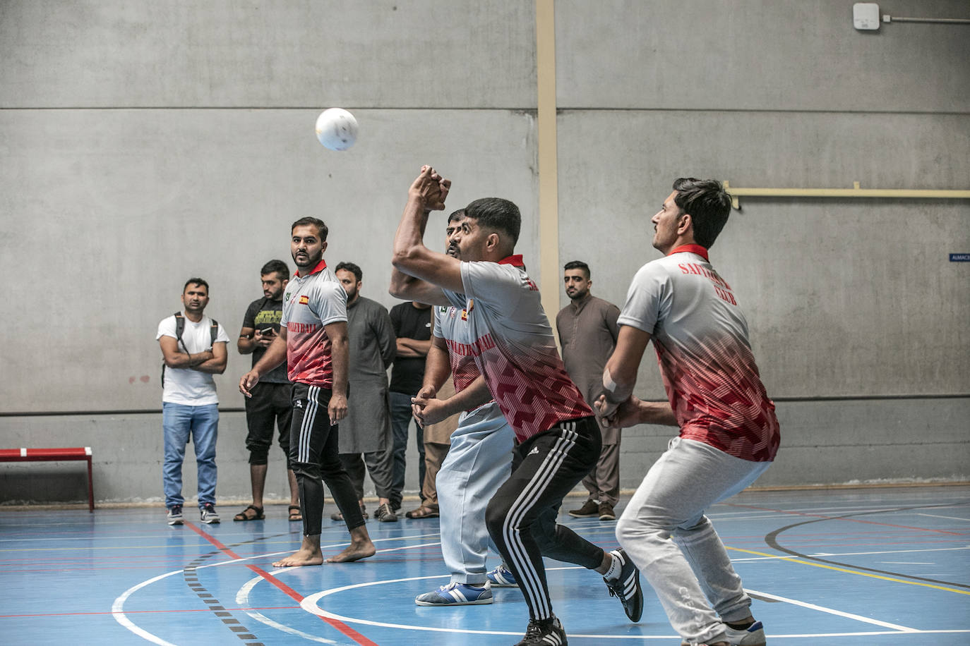 Fotos: La comunidad pakistaní en Europa se vuelca en Logroño con el torneo solidario de shooting volleyball