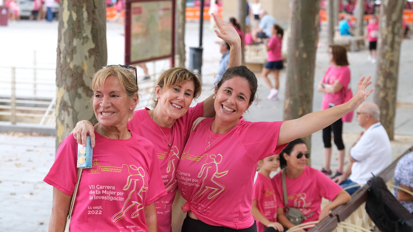 Fotos: El ambiente, los saludos y las fotos en la Carrera de la Mujer en Logroño