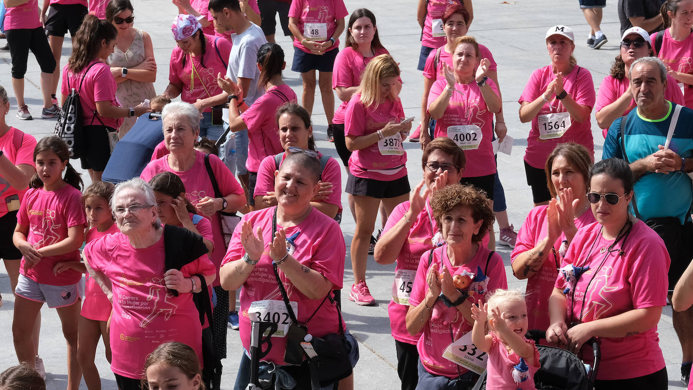 Fotos: El ambiente, los saludos y las fotos en la Carrera de la Mujer en Logroño