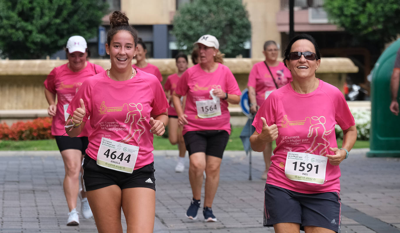 Fotos: El ambiente, los saludos y las fotos en la Carrera de la Mujer en Logroño