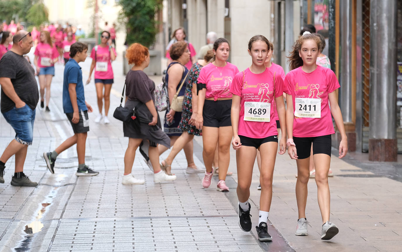 Fotos: El ambiente, los saludos y las fotos en la Carrera de la Mujer en Logroño