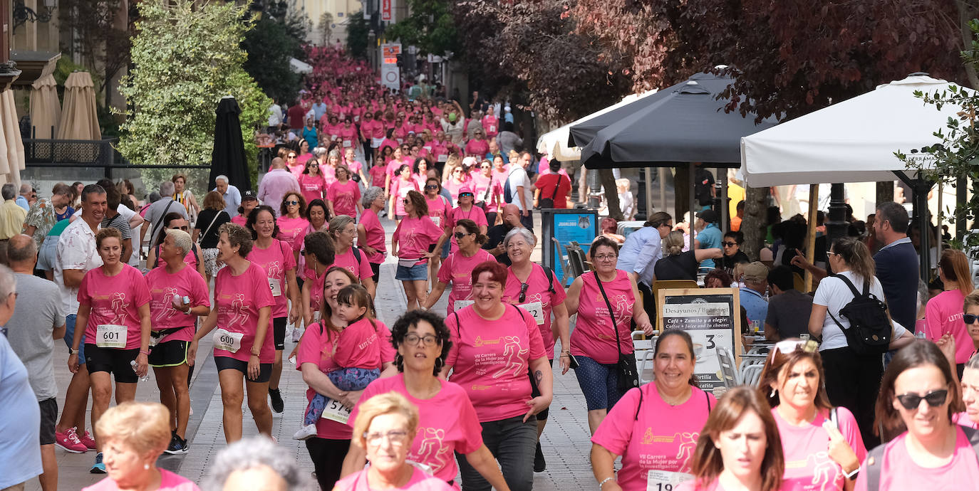 Fotos: El ambiente, los saludos y las fotos en la Carrera de la Mujer en Logroño