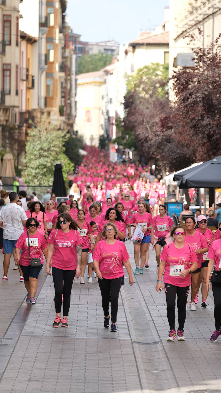 Fotos: El ambiente, los saludos y las fotos en la Carrera de la Mujer en Logroño