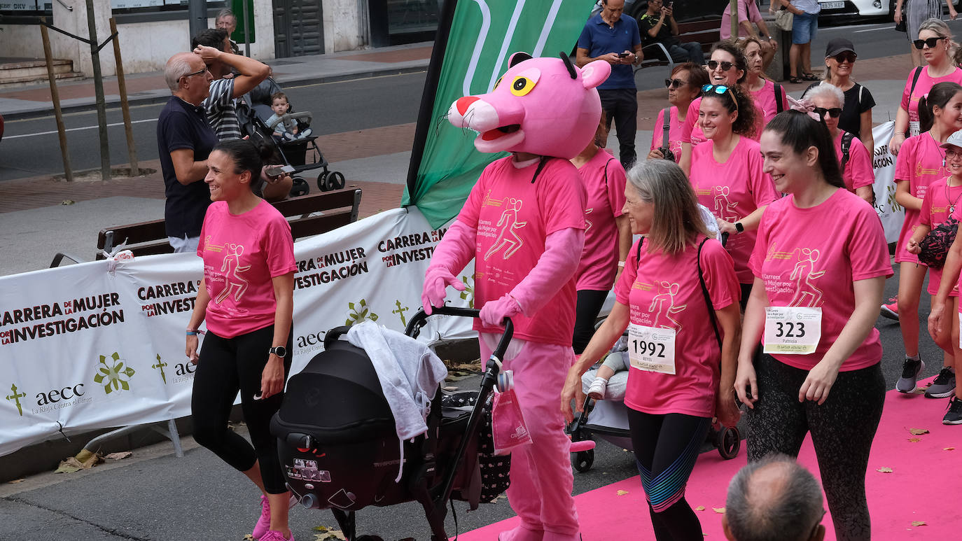 Fotos: El ambiente, los saludos y las fotos en la Carrera de la Mujer en Logroño