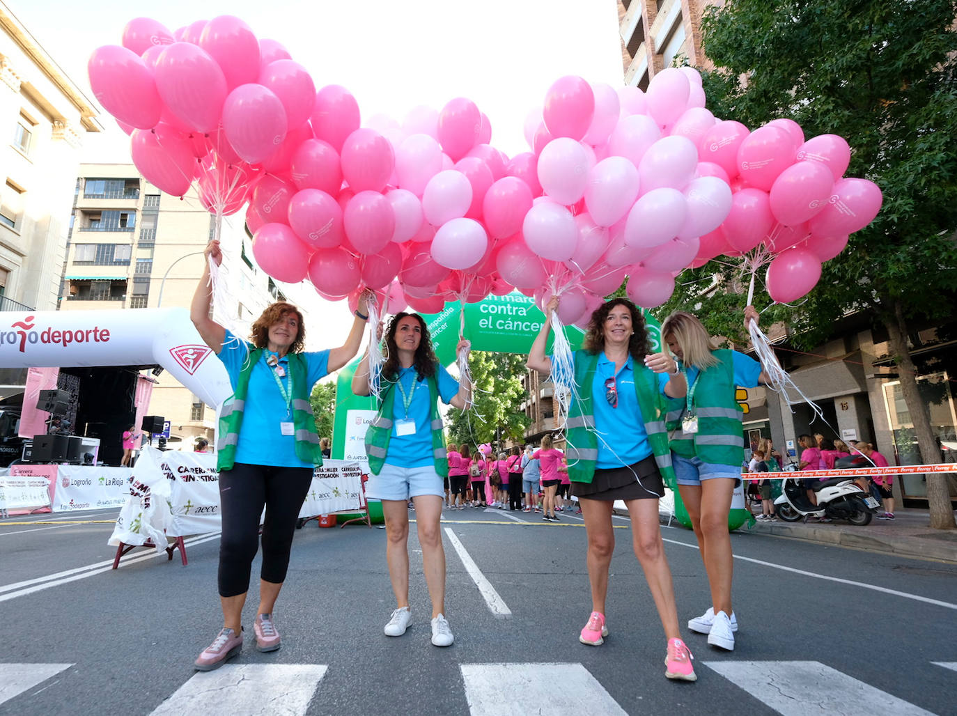 Fotos: Carrera de la Mujer en Logroño: preparación, ánimos y en la línea de salida