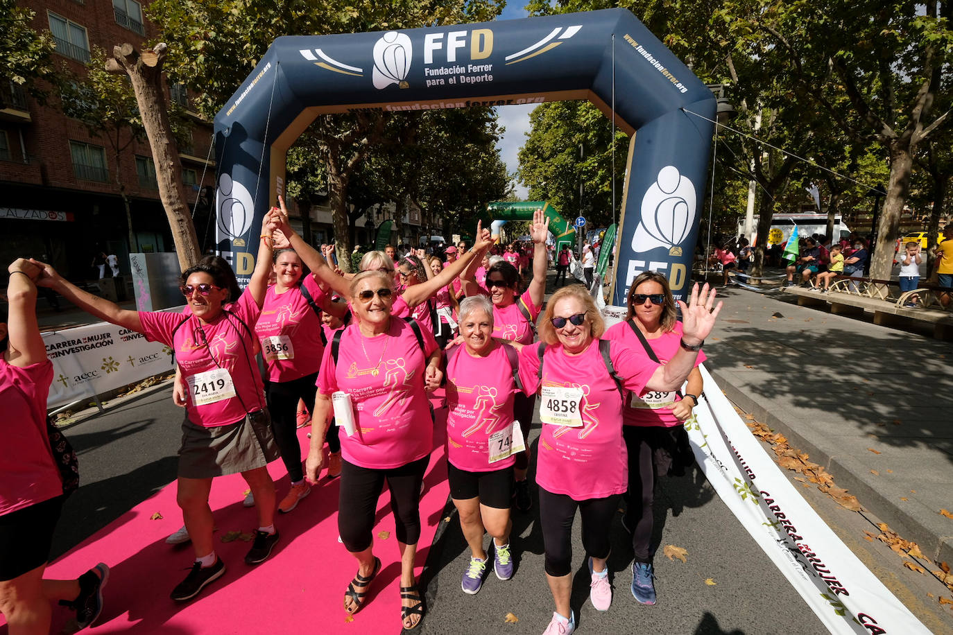 Fotos: Carrera de la Mujer en Logroño: preparación, ánimos y en la línea de salida