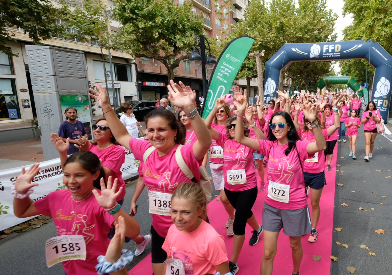 Fotos: Carrera de la Mujer en Logroño: preparación, ánimos y en la línea de salida