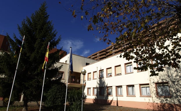Imagen de archivo de la fachada interior de la Residencia Iregua.