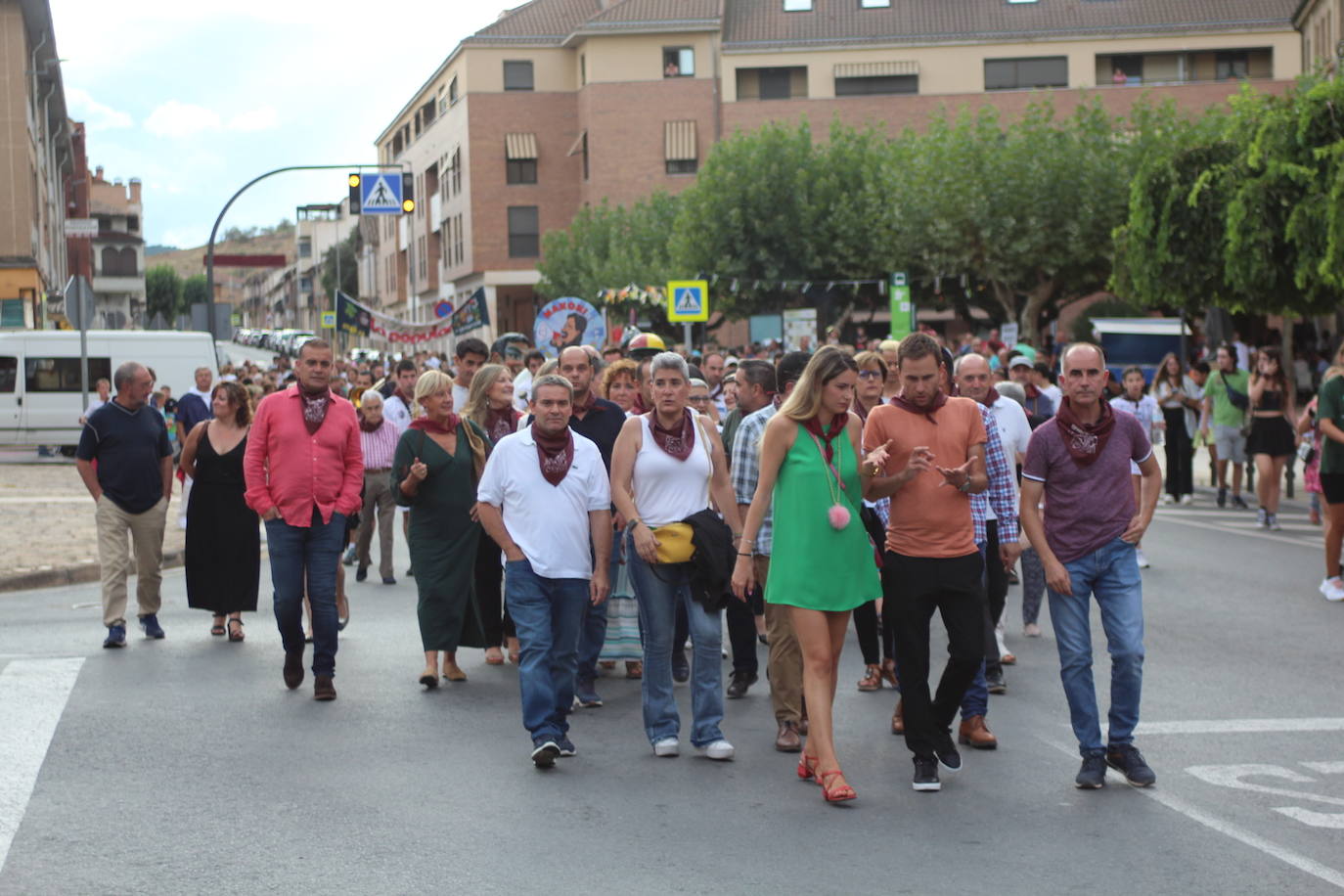 Fotos: Música y cohete de las fiestas de la Cruz de Fuenmayor