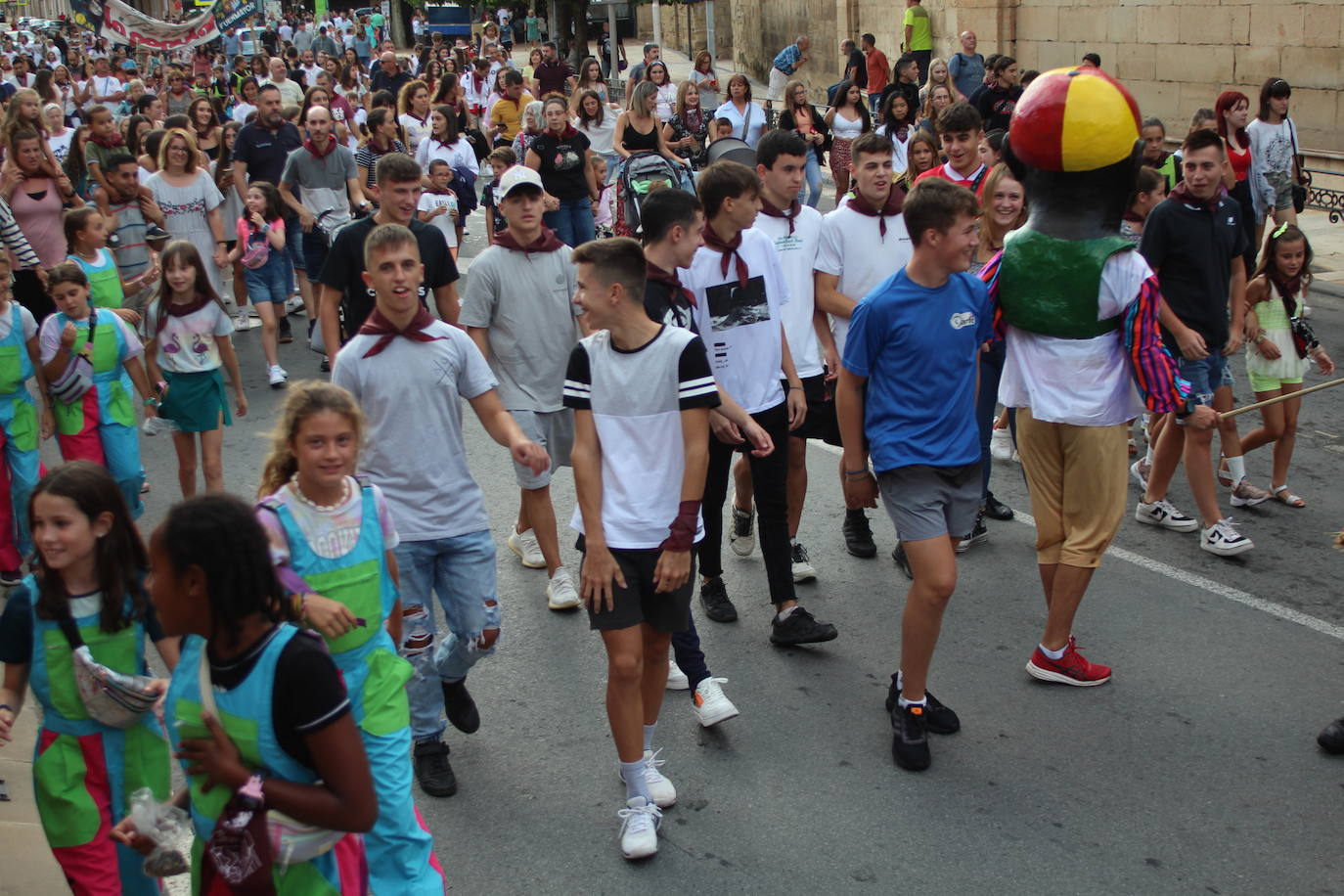 Fotos: Música y cohete de las fiestas de la Cruz de Fuenmayor