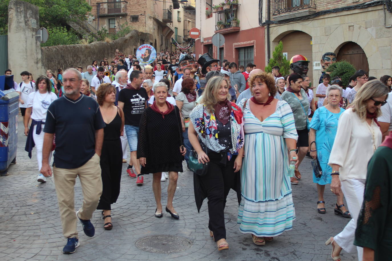 Fotos: Música y cohete de las fiestas de la Cruz de Fuenmayor