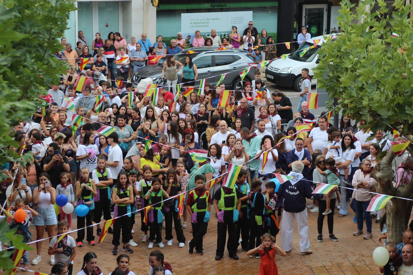 Fotos: Música y cohete de las fiestas de la Cruz de Fuenmayor