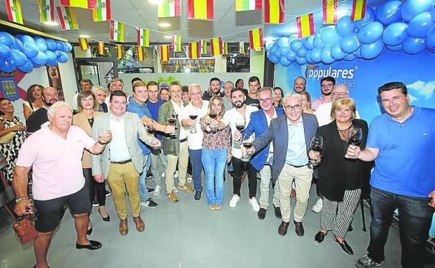 El chamizo del PP abrió sus puertas en la calle Juan XXIII. 