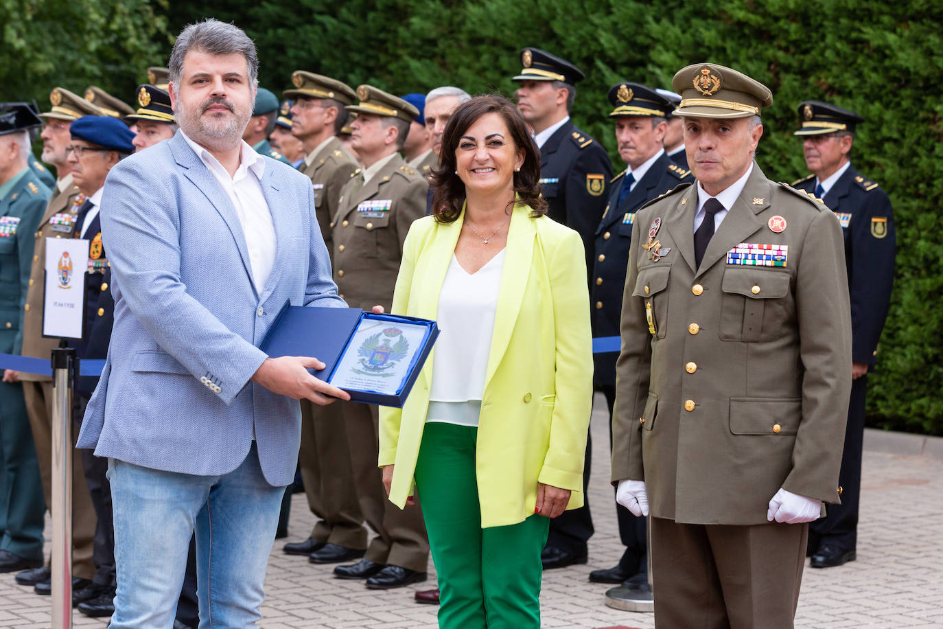 Fotos: El Instituto de Estudios Riojanos (IER), el Ateneo Riojano y la Fundación Ibercaja recogen los galardones de la Delegación de Defensa