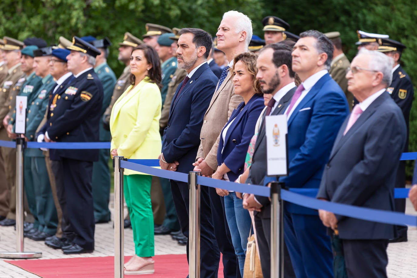 Fotos: El Instituto de Estudios Riojanos (IER), el Ateneo Riojano y la Fundación Ibercaja recogen los galardones de la Delegación de Defensa