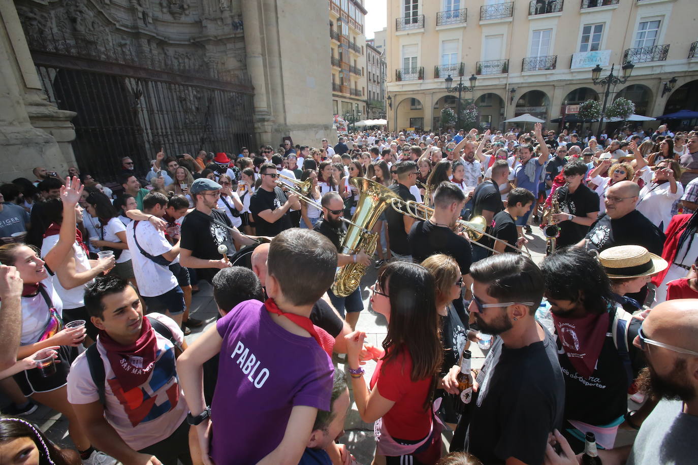 Fotos: Primer vermú de San Mateo en Laurel y San Juan y paella en la plaza del Mercado