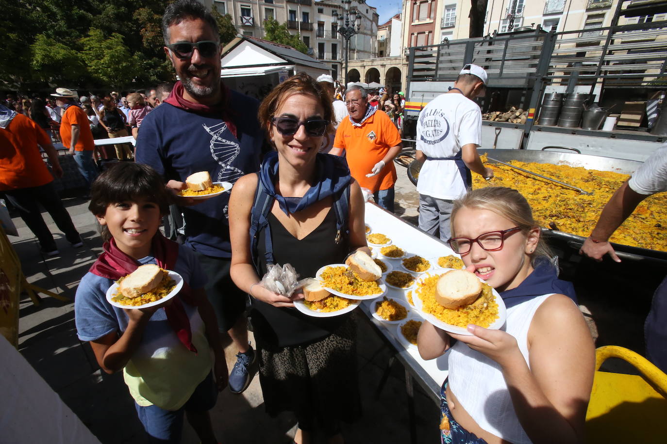 Fotos: Primer vermú de San Mateo en Laurel y San Juan y paella en la plaza del Mercado