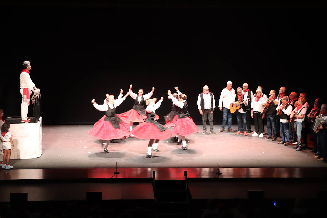 Fotos: Lleno en la representación teatral de la vida de los santos de Arnedo