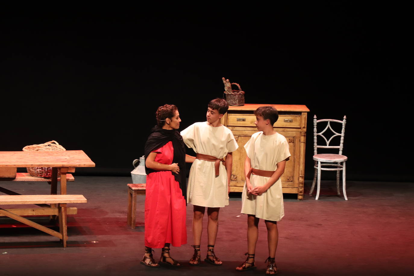 Fotos: Lleno en la representación teatral de la vida de los santos de Arnedo