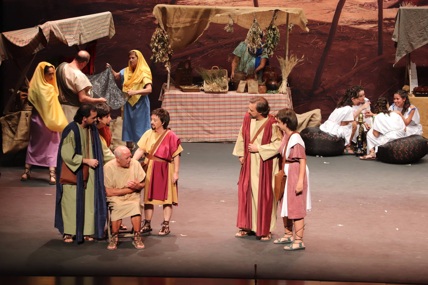 Fotos: Lleno en la representación teatral de la vida de los santos de Arnedo