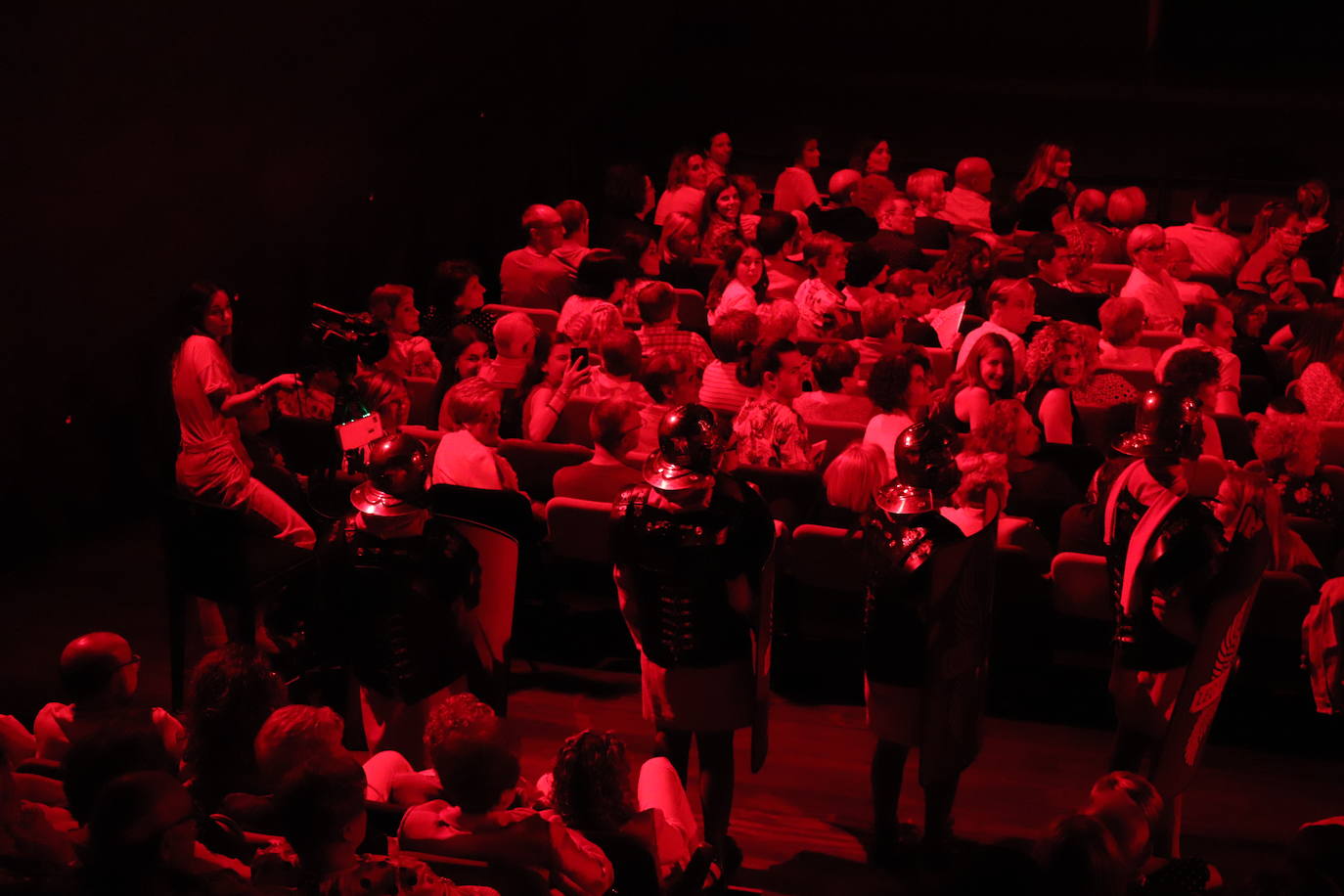 Fotos: Lleno en la representación teatral de la vida de los santos de Arnedo