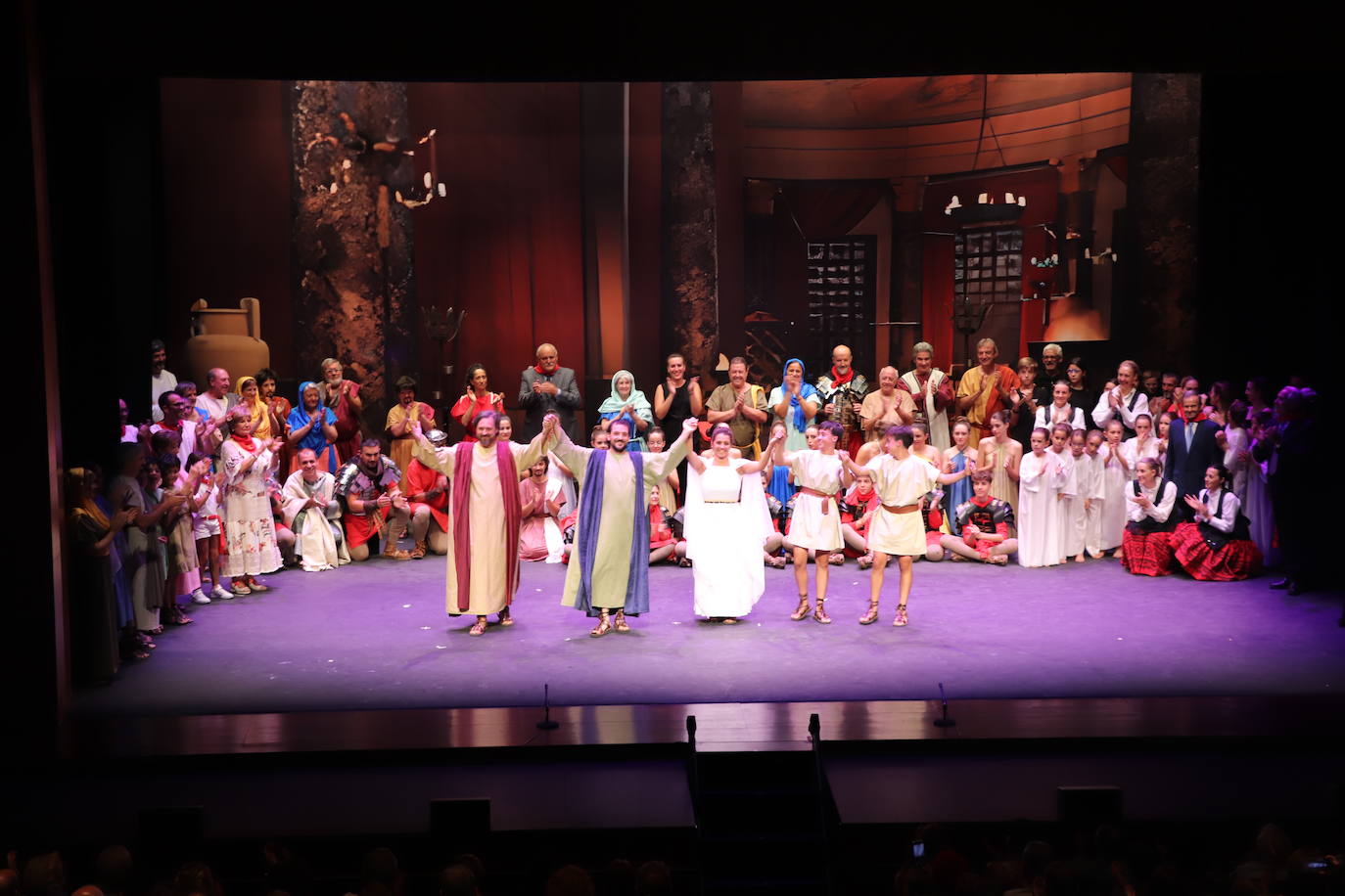 Fotos: Lleno en la representación teatral de la vida de los santos de Arnedo